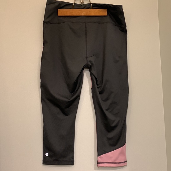🌺 4/$20 🌺 Z by Zella Capri leggings - Picture 2 of 7